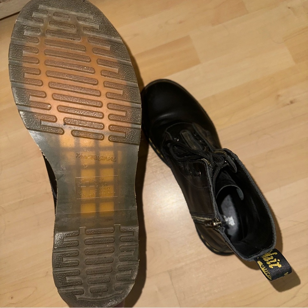 Dr. Martens Black Leather Men's Boots - Picture 6 of 6